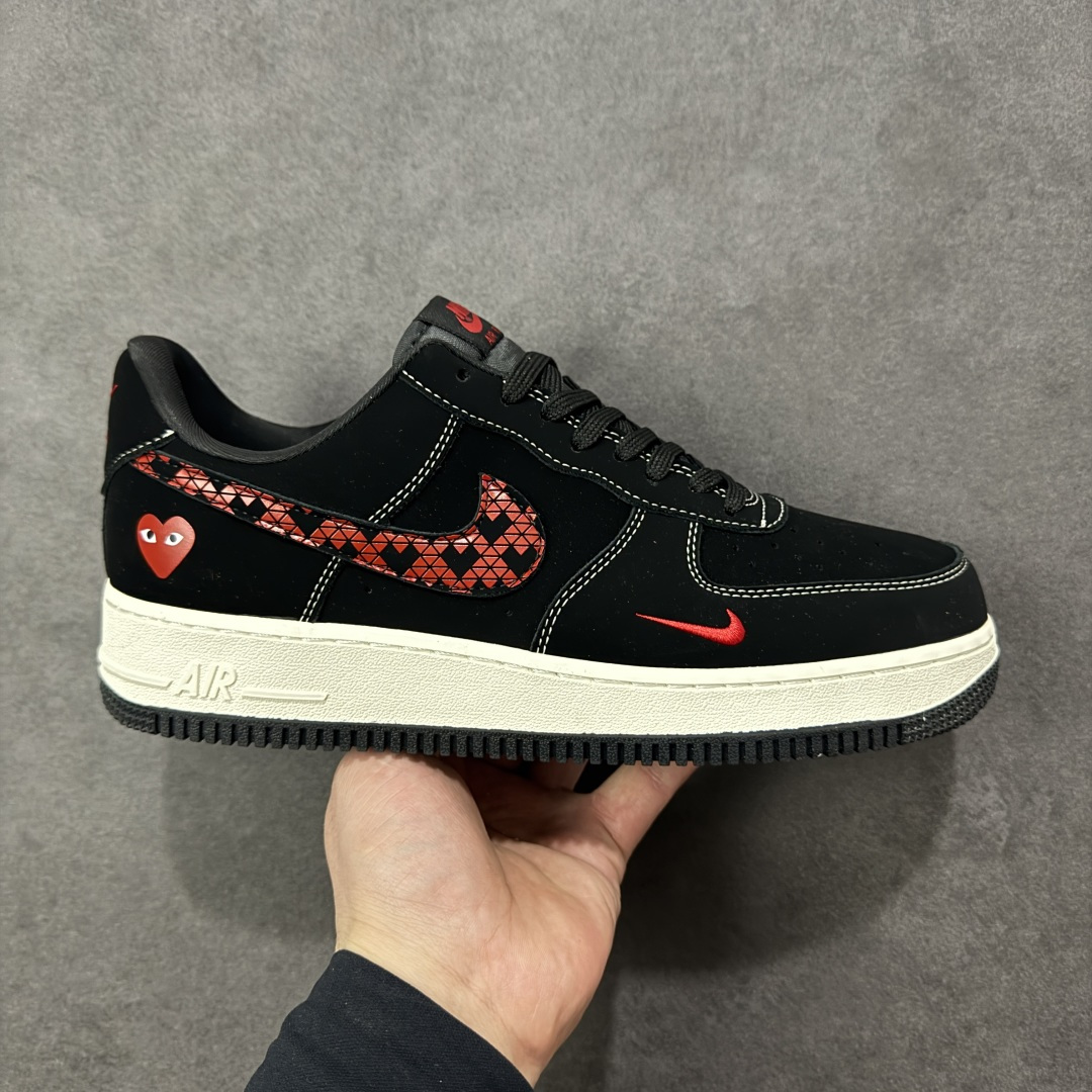 【定制版】Nike Air Force 1 \'07 Low “川久保玲联名——磨砂黑红爱心”空军一号 高端定制 低帮 运动鞋 休闲鞋 折边针车 工艺难度大 原楦头原纸板 原装鞋盒 定制五金配件 内置全掌气垫 原厂鞋底 货号：LD1999-007 尺码：36 36.5 37.5 38 38.5 39 40 40.5 41 42 42.5 43 44 44.5 45-选品中心
