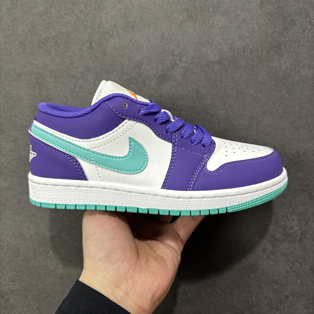 【H11版本】耐克Nike Air Jordan 1 AJ1经典复古经典低帮百搭文化篮球鞋 HJ9013-550 公司级真标半码制#原档案原数据开发版型#采用荔枝纹头层皮革鞋面材质#原厂立体填充鞋舌海绵#中底注胶孔及缜密中底拉帮工艺#原数据开发模具大底 尺码：35.5 36 36.5 37.5 38 38.5 39 40 40.5 41 42 42.5 43 44 44.5 45 46 47.5 编码：H11B250260-选品中心