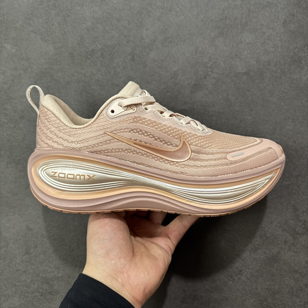 【公司级】Nike VOMERO PLUS 耐克 舒适减震防滑 低帮跑步鞋 全掌ReactX泡绵中底 前掌和后跟还配备了Air Zoom气垫单元 据说跑起来更快更舒适哦 这次最大的升级点 首次引入了ReactX泡绵 货号：HV8154-801 尺码：36 36.5 37.5 38 38.5 39 40 40.5 41-选品中心