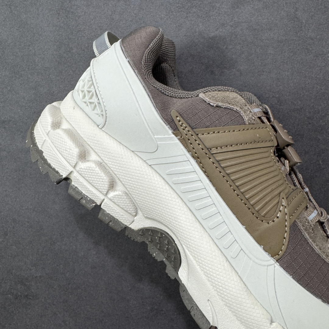 图片[6]-【公司级】Nike Zoom Vomero Roam马拉松复古五代休闲运动厚底增高慢跑鞋 采用环保纤维革饰片组合网眼布鞋面材质 升级正确后跟TPU加固 耐弯折热塑框架支撑鞋身 中底搭载EVA轻量缓震。 货号： HQ2181-006 尺码：36-45-选品中心