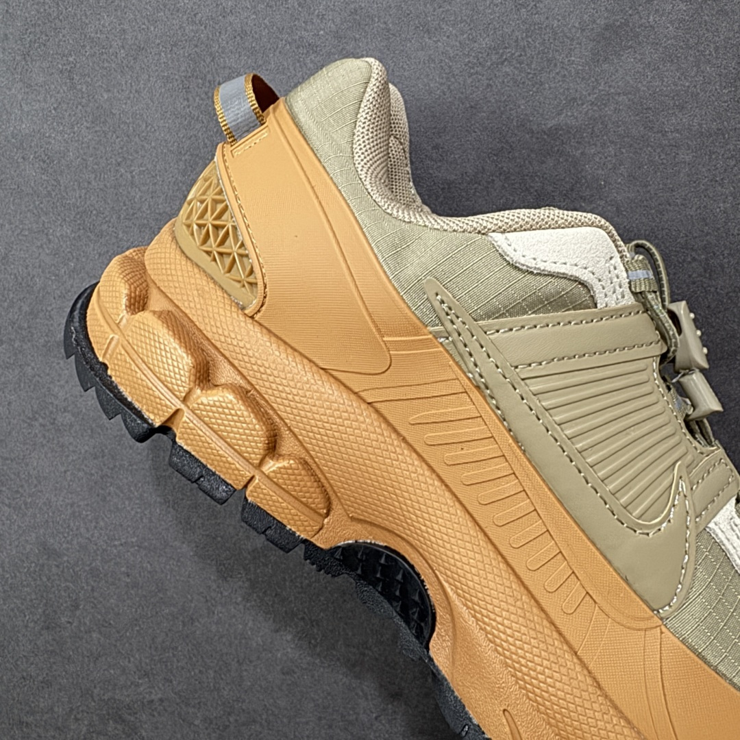 图片[6]-【公司级】Nike Zoom Vomero Roam马拉松复古五代休闲运动厚底增高慢跑鞋 采用环保纤维革饰片组合网眼布鞋面材质 升级正确后跟TPU加固 耐弯折热塑框架支撑鞋身 中底搭载EVA轻量缓震。 货号： HQ2181-200 尺码：36-45-选品中心