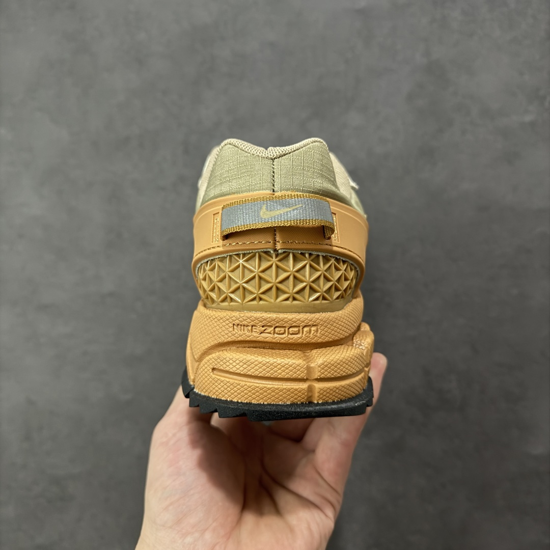 图片[4]-【公司级】Nike Zoom Vomero Roam马拉松复古五代休闲运动厚底增高慢跑鞋 采用环保纤维革饰片组合网眼布鞋面材质 升级正确后跟TPU加固 耐弯折热塑框架支撑鞋身 中底搭载EVA轻量缓震。 货号： HQ2181-200 尺码：36-45-选品中心