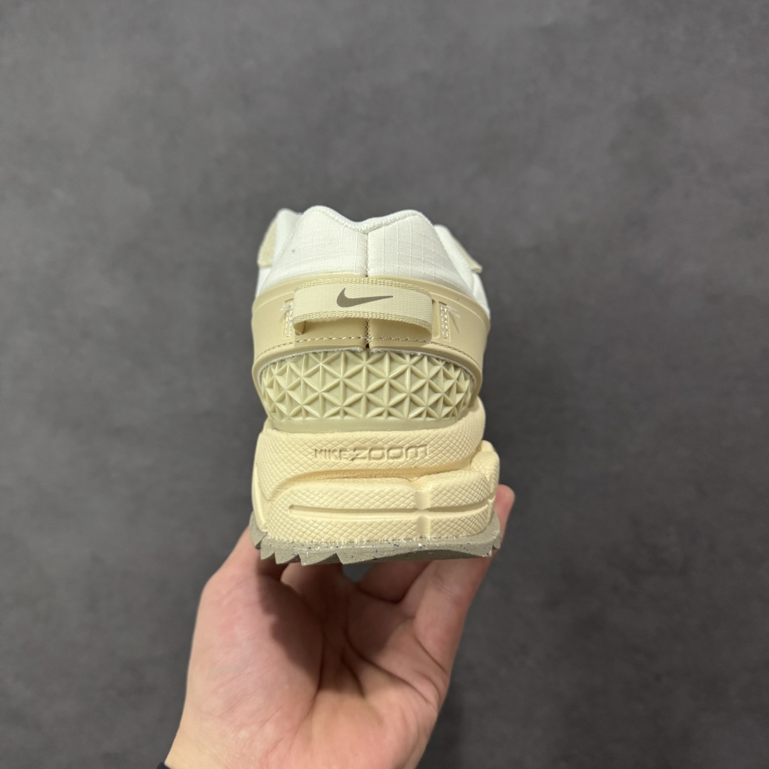 图片[4]-【公司级】Nike Zoom Vomero Roam马拉松复古五代休闲运动厚底增高慢跑鞋 采用环保纤维革饰片组合网眼布鞋面材质 升级正确后跟TPU加固 耐弯折热塑框架支撑鞋身 中底搭载EVA轻量缓震。 货号： FV2295-101 尺码：36-45-选品中心