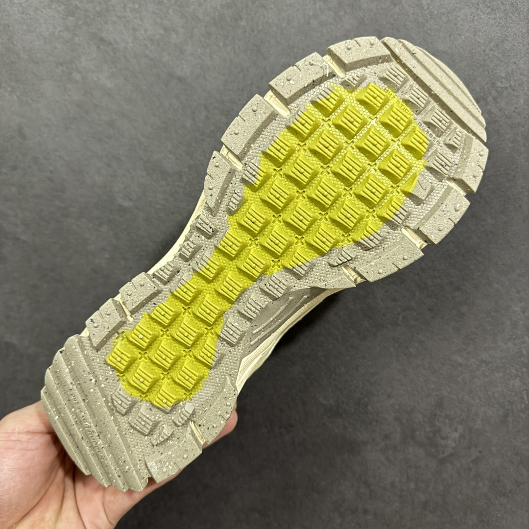 图片[9]-【公司级】Nike Zoom Vomero Roam马拉松复古五代休闲运动厚底增高慢跑鞋 采用环保纤维革饰片组合网眼布鞋面材质 升级正确后跟TPU加固 耐弯折热塑框架支撑鞋身 中底搭载EVA轻量缓震。 货号： FV2295-101 尺码：36-45-选品中心