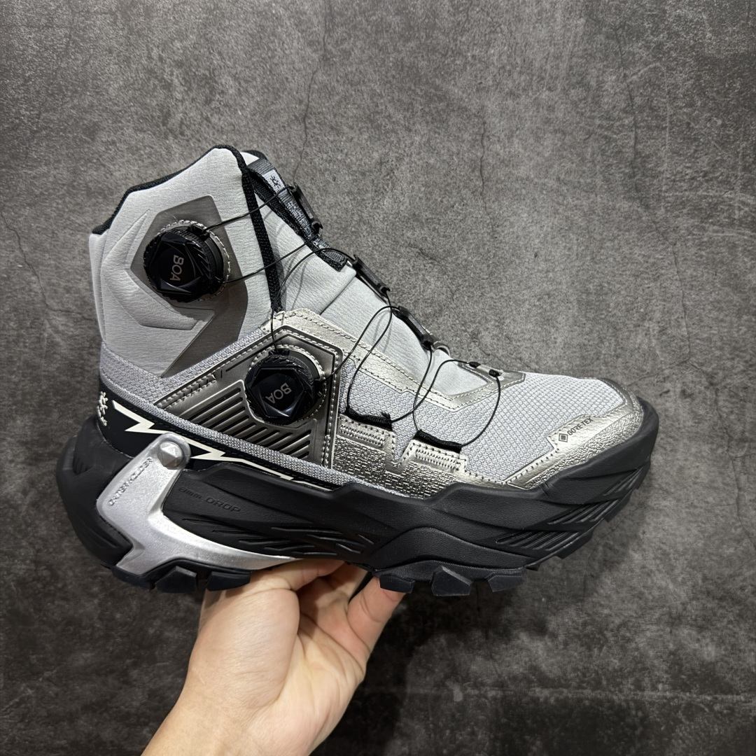 【纯原版本】KAILAS YAN GTX HIGH 凯乐石运动户外舒适时尚防滑防水透气高帮登山徒步鞋 KAILAS凯乐石品牌是全球三大全系攀登品牌之一，于2003年创立于中国广州，致力于为有攀登梦想的户外运动员及爱好者，研发制造功能性专业装备，满足他们在极限环境下安全舒适的需求，凯乐石专注于科技面料的开发及专业功能设计，产品线覆盖登山、攀岩、徒步、越野跑山、露营、旅行等多项户外运动，通过运动员的测试反馈，不断进化迭代，产品荣获国内外大奖71座，发明专利21个，更突破性的自主研发攀登器械，打造出中国的攀登硬实力。 尺码： 39-46 无半码-选品中心