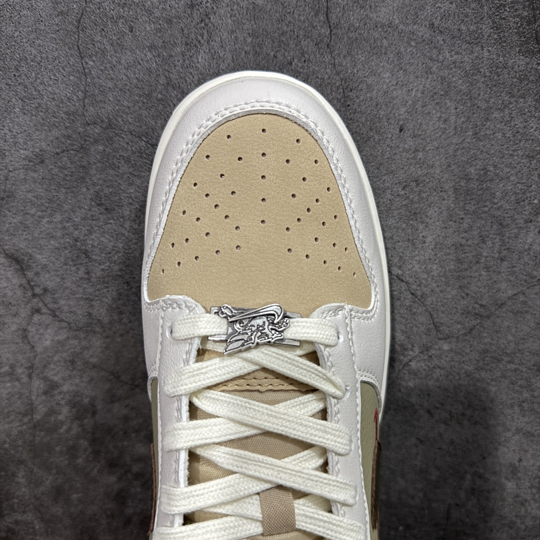 图片[5]-【性价比礼盒版】Nike SB Dunk Low“ 马年限定”周年高端定制 低帮休闲板鞋 正确原厂皮质感 礼盒包装 大厂性价比出货 区别市场错版 超高清洁度 皮料切割干净无任何毛边 细节完美 性价比十足 货号：IQ1118-220 尺码： 36 36.5 37.5 38 38.5 39 40 40.5 41 42 42.5 43 44 44.5 45 46 47.5-选品中心