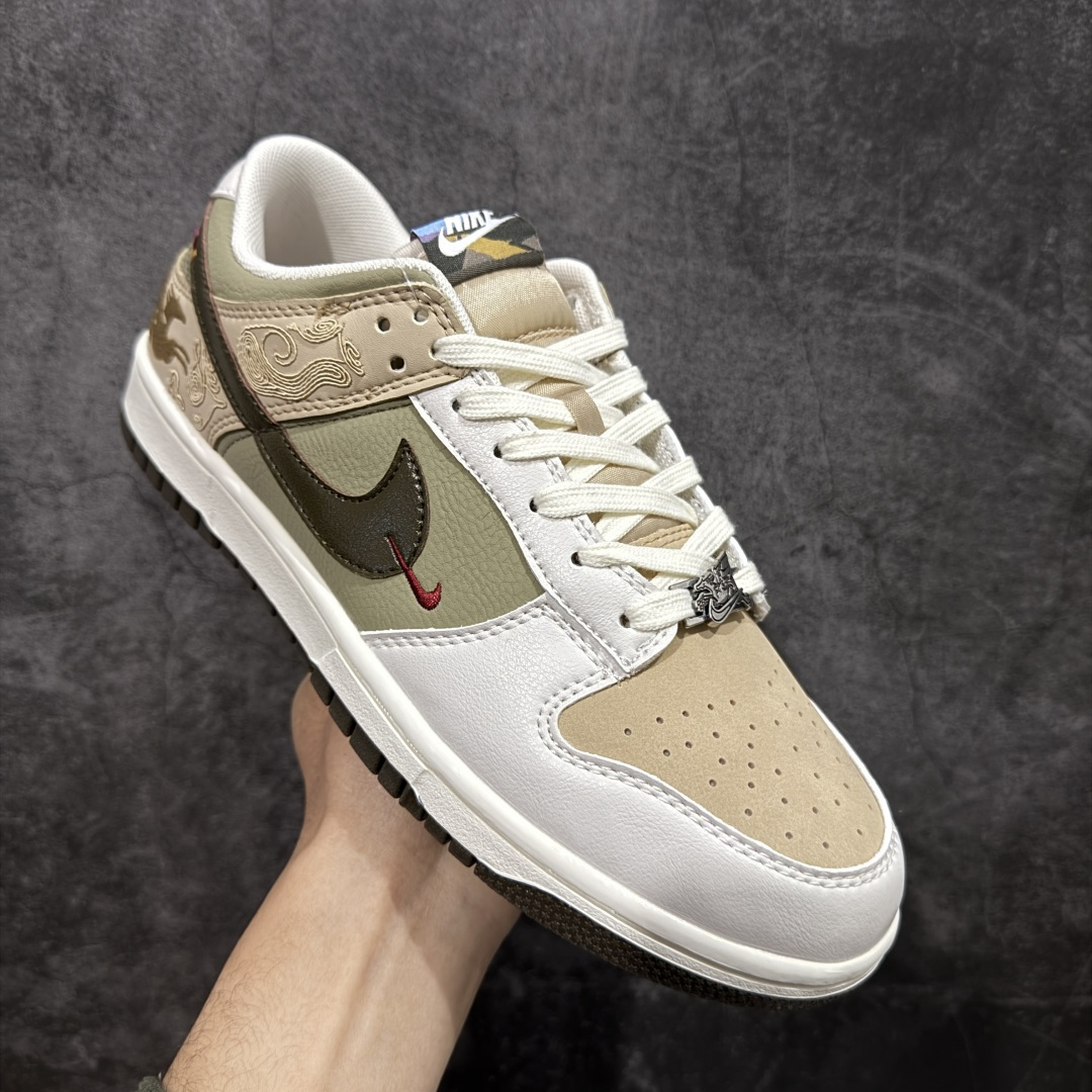 图片[3]-【性价比礼盒版】Nike SB Dunk Low“ 马年限定”周年高端定制 低帮休闲板鞋 正确原厂皮质感 礼盒包装 大厂性价比出货 区别市场错版 超高清洁度 皮料切割干净无任何毛边 细节完美 性价比十足 货号：IQ1118-220 尺码： 36 36.5 37.5 38 38.5 39 40 40.5 41 42 42.5 43 44 44.5 45 46 47.5-选品中心