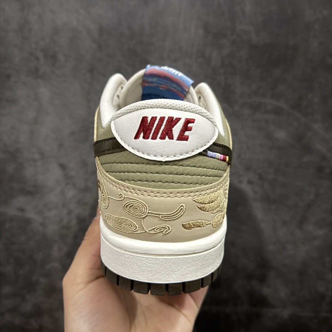 图片[4]-【性价比礼盒版】Nike SB Dunk Low“ 马年限定”周年高端定制 低帮休闲板鞋 正确原厂皮质感 礼盒包装 大厂性价比出货 区别市场错版 超高清洁度 皮料切割干净无任何毛边 细节完美 性价比十足 货号：IQ1118-220 尺码： 36 36.5 37.5 38 38.5 39 40 40.5 41 42 42.5 43 44 44.5 45 46 47.5-选品中心