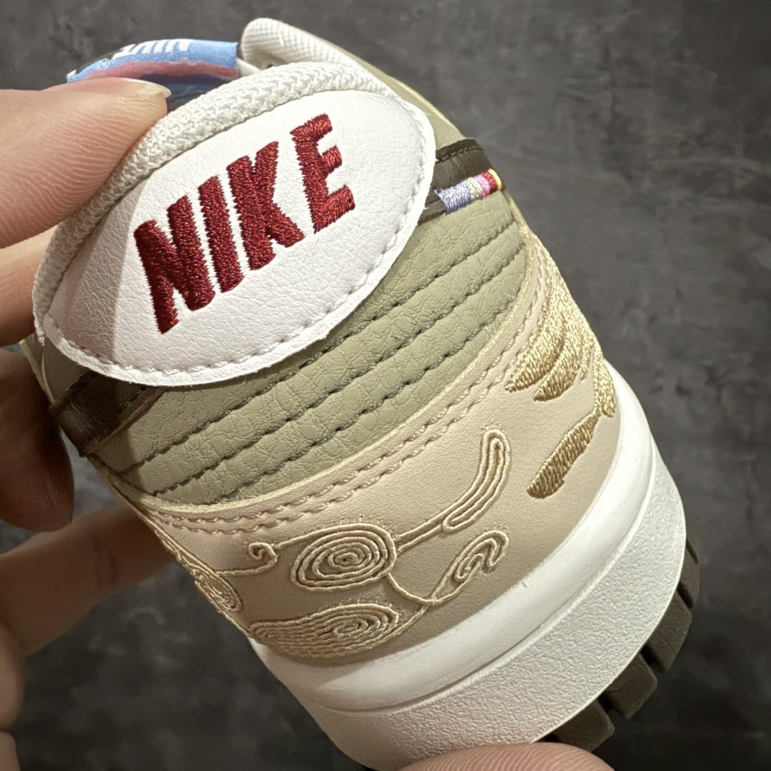 图片[2]-【性价比礼盒版】Nike SB Dunk Low“ 马年限定”周年高端定制 低帮休闲板鞋 正确原厂皮质感 礼盒包装 大厂性价比出货 区别市场错版 超高清洁度 皮料切割干净无任何毛边 细节完美 性价比十足 货号：IQ1118-220 尺码： 36 36.5 37.5 38 38.5 39 40 40.5 41 42 42.5 43 44 44.5 45 46 47.5-选品中心