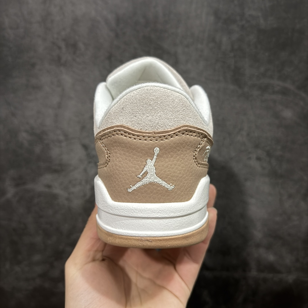 图片[4]-【纯原版】Air Jordan Retro Flight Court SP低帮 AJ低邦 乔丹篮球鞋系列 目前市场最正确版本 头层翻毛＋头层皮 区别市场通货 正确针织鞋码效果 版型完美 正确私模大底 鞋款整体以翻毛皮打造，搭配侧身头层皮面框架，鞋舌及后跟Jumpman Logo分别采用刺绣点缀，后跟侧身Flighth字样也辅以刺绣呈现，秉承轻量化的速度型篮球鞋设计思想完成设计，降低重量的同时提升舒适度，中底延续前作使用了分离式后掌可视化Air Soleb气垫。鞋带孔和后跟鞋提以籃网为造型灵感，将篮球运动巧妙融入到鞋款的设计之中，使鞋身整体富有流动性、节奏感和优雅气质。 货号：IB4414-120 尺码：36 36.5 37.5 38 38.5 39 40 40.5 41 42 42.5 43 44 44.5 45-选品中心