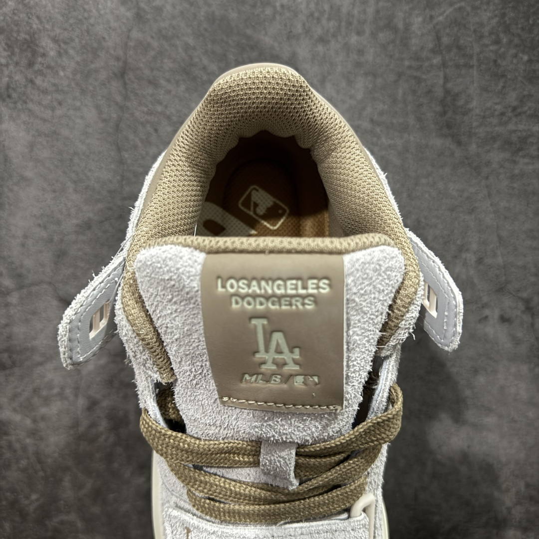 图片[8]-【纯原版】韩国洋基队NY大标潮流老爹鞋 MLB小白鞋市面上唯一顶级纯原版本 原材料打造 原楦原档案数据开发版型 完美鞋头弧度/后套收口效果🆚市面文案版本‼️ 原厂立体填充鞋舌海绵 中底注胶孔原数据开发模具大底 原厂转印标 保证不掉字 内增高6cm 原厂1：1模具开发 原厂进口纳米材质 原厂 全套手提袋 原盒雷射防伪标包装 天猫订单品质 官网尺码 35-45-选品中心