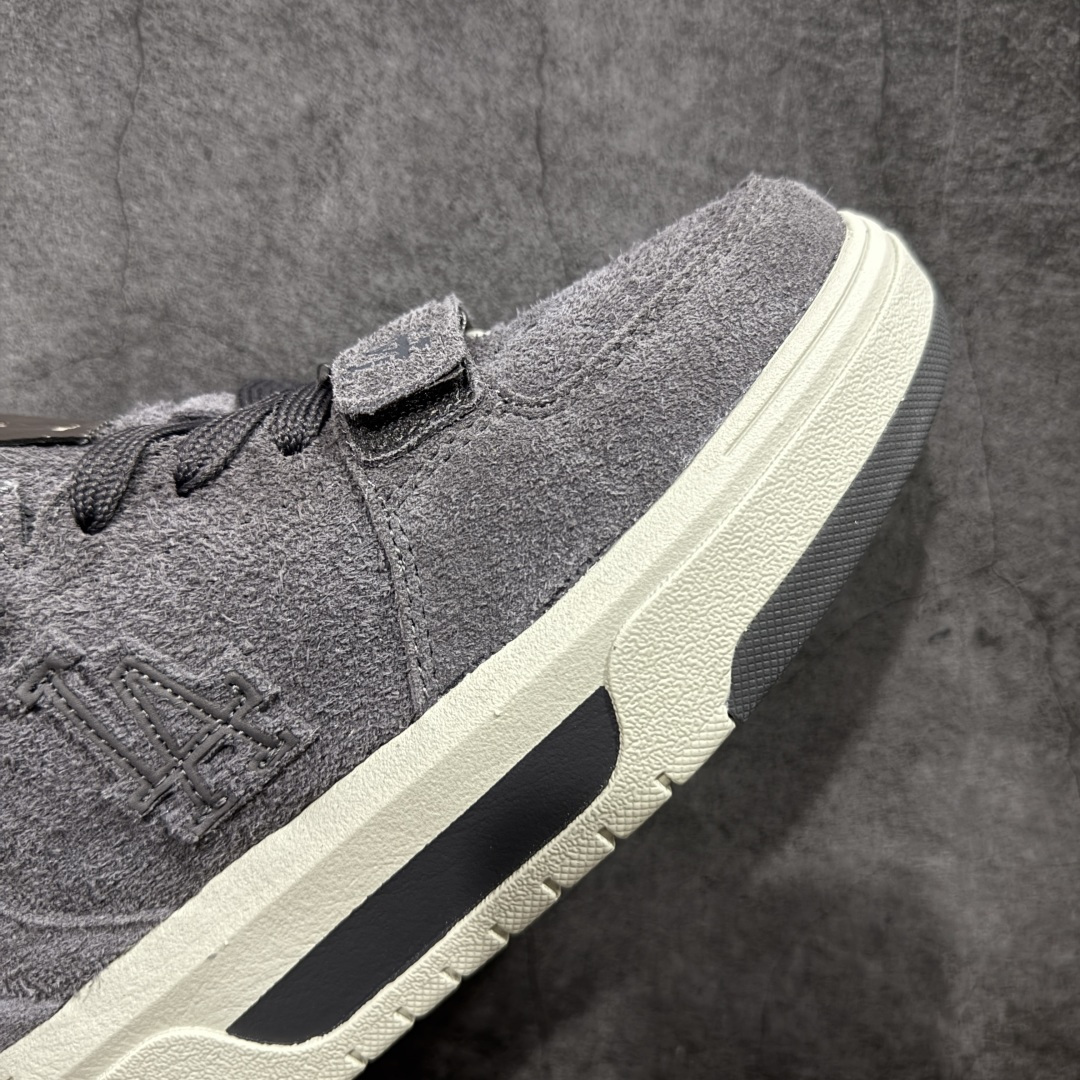 图片[6]-【纯原版】韩国洋基队NY大标潮流老爹鞋 MLB小白鞋市面上唯一顶级纯原版本 原材料打造 原楦原档案数据开发版型 完美鞋头弧度/后套收口效果🆚市面文案版本‼️ 原厂立体填充鞋舌海绵 中底注胶孔原数据开发模具大底 原厂转印标 保证不掉字 内增高6cm 原厂1：1模具开发 原厂进口纳米材质 原厂 全套手提袋 原盒雷射防伪标包装 天猫订单品质 官网尺码 35-45-选品中心