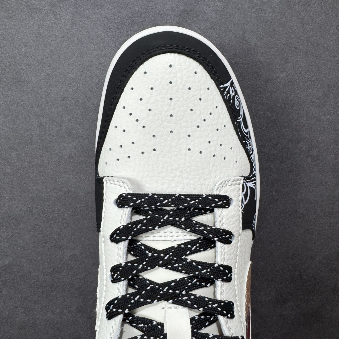 图片[8]-【定制版】Nike SB Dunk Low 马年激光刺绣经典黑白+华丽红金双勾，再点缀以独特的佩斯利花纹，这双Dunk Low宛如一件行走的艺术品。它将街头的不羁与复古的优雅巧妙交织，每一步都踏出别具一格的潮流态度，是鞋柜中不可或缺的吸睛存在。 货号： XD6188-052 尺码：36 36.5 37.5 38 38.5 39 40 40.5 41 42 42.5 43 44 44.5 45-选品中心
