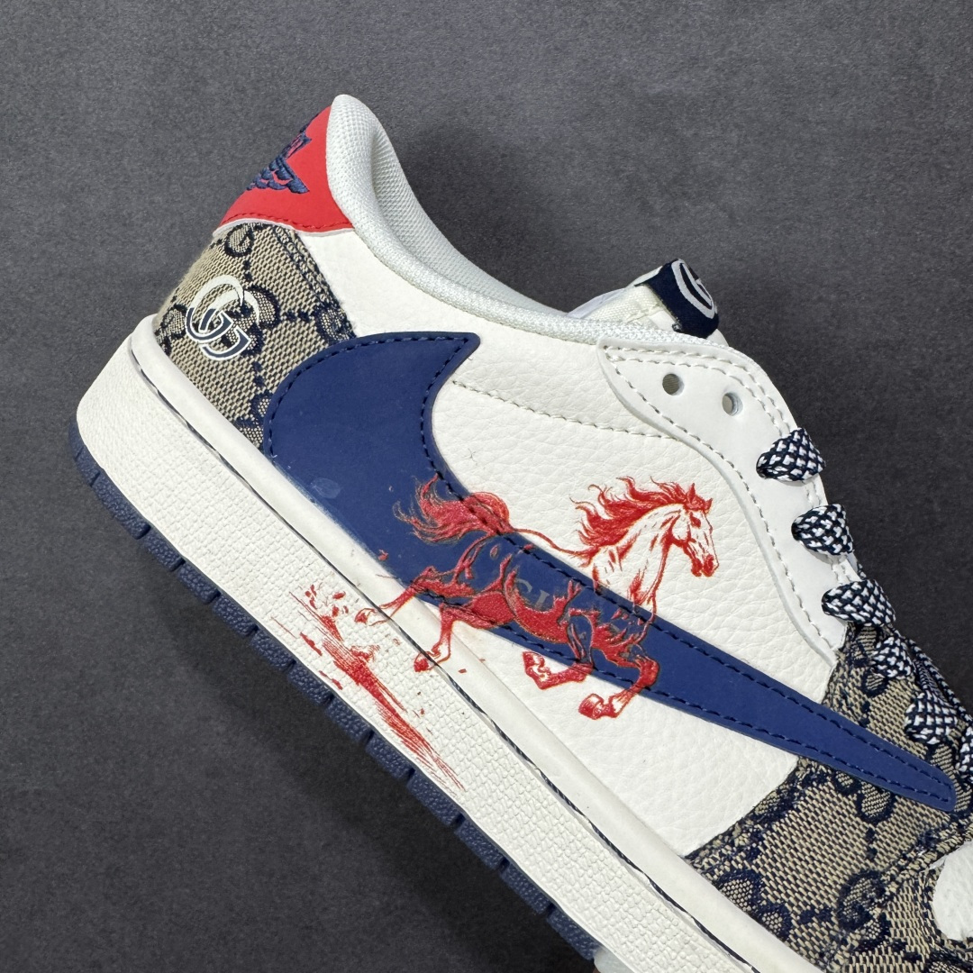 图片[6]-【定制版】Air Jordan 1 经典AJ1低帮鞋型碰撞Gucci老花拼接，复古奢潮风瞬间拉满！鞋身红马涂鸦呼应2026马年主题，红蓝撞色搭配亮眼红绸配饰更具视觉张力，敲定稀缺属性。头层牛皮与老花面料拼接兼顾质感与个性，小众定制款彻底告别撞款，不管是收藏摆柜还是街头炸街，都是潮咖彰显品味的不二之选！ 货号：FF2026-118 尺码：36 36.5 37.5 38 38.5 39 40 40.5 41 42 42.5 43 44 44.5 45 编码：HXSB330340-选品中心