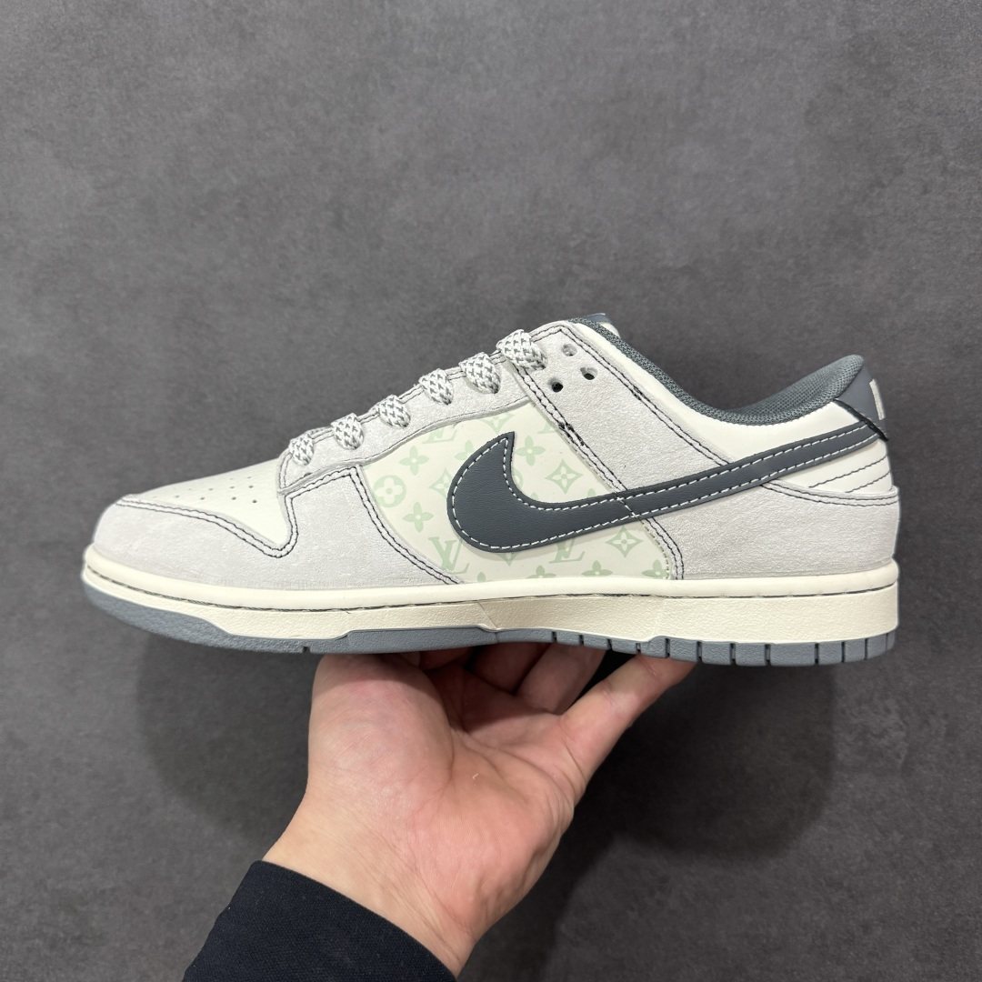 图片[2]-【定制版】Nike SB Dunk Low LV联名款 高端定制 低帮休闲板鞋  #定制鞋盒 大厂纯原品质出货 超高清洁度 皮料切割干净无任何毛边 细节完美 货号：YX5066-391  尺码：36 36.5 37.5 38 38.5 39 40 40.5 41 42 42.5 43 44 44.5 45-选品中心