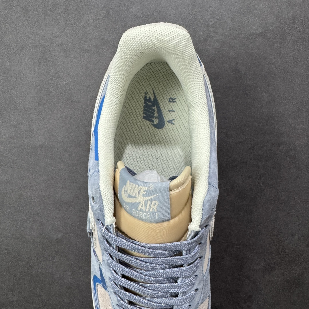 图片[7]-【定制版】手绘涂鸦“情绪速写”Nike Air Force 1 “Emotional Sketch”空军一号定制板鞋 以雾灰为底、浅蓝作笔，这双 “情绪速写” 像把随性的手绘脚上。鞋身的笑脸涂鸦、“DEAD” 字样混着泼墨渍迹，是青春情绪的直白速写；鞋带处的卡通挂坠又添了几分反差萌，中底的 “AIR” 标识与 “YOU INSPIRED US” 字样，让随性里藏着细碎的温柔 货号：CD1212-111 尺码： 36 36.5 37.5 38 38.5 39 40 40.5 41 42 42.5 43 44 44.5 45 编码：HXSA310320-选品中心