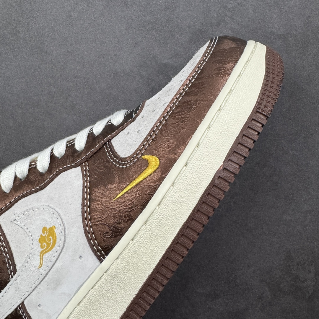 图片[5]-【定制版】Nike SB Dunk Low“ 马年限定——白棕中国风” 高端定制 低帮休闲板鞋 定制鞋盒 大厂纯原品质出货 超高清洁度 皮料切割干净无任何毛边 细节完美 货号：KD1688-005 尺码：36 36.5 37.5 38 38.5 39 40 40.5 41 42 42.5 43 44 44.5 45 编码：HXSB310320-选品中心