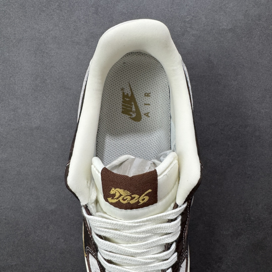 图片[7]-【定制版】Nike SB Dunk Low“ 马年限定——白棕中国风” 高端定制 低帮休闲板鞋 定制鞋盒 大厂纯原品质出货 超高清洁度 皮料切割干净无任何毛边 细节完美 货号：KD1688-005 尺码：36 36.5 37.5 38 38.5 39 40 40.5 41 42 42.5 43 44 44.5 45 编码：HXSB310320-选品中心