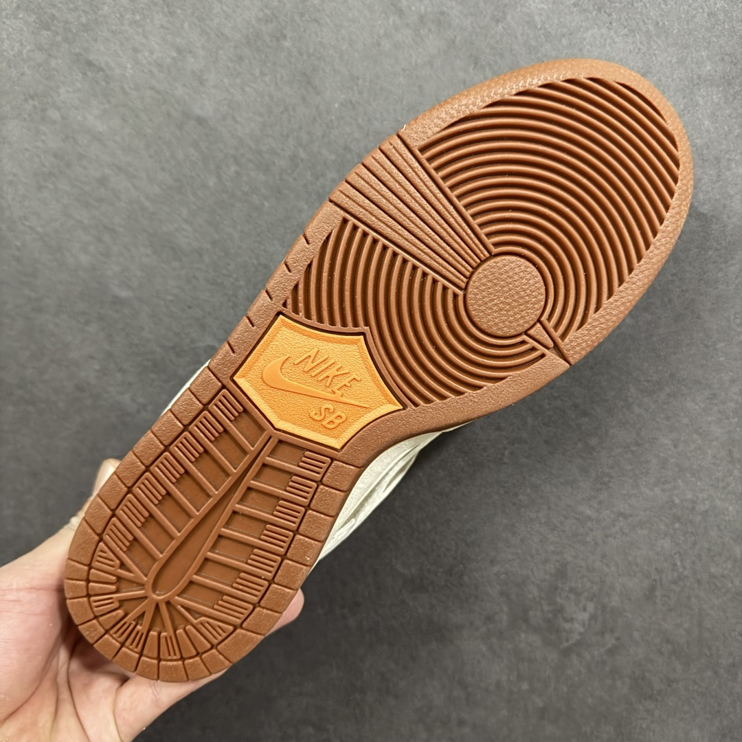 图片[9]-【定制版】Nike SB Dunk Low“马年限定——米灰褐橙” 高端定制 低帮休闲板鞋 定制鞋盒 大厂纯原品质出货 超高清洁度 皮料切割干净无任何毛边 细节完美 货号：AJ6817-001 尺码：36 36.5 37.5 38 38.5 39 40 40.5 41 42 42.5 43 44 44.5 45-选品中心