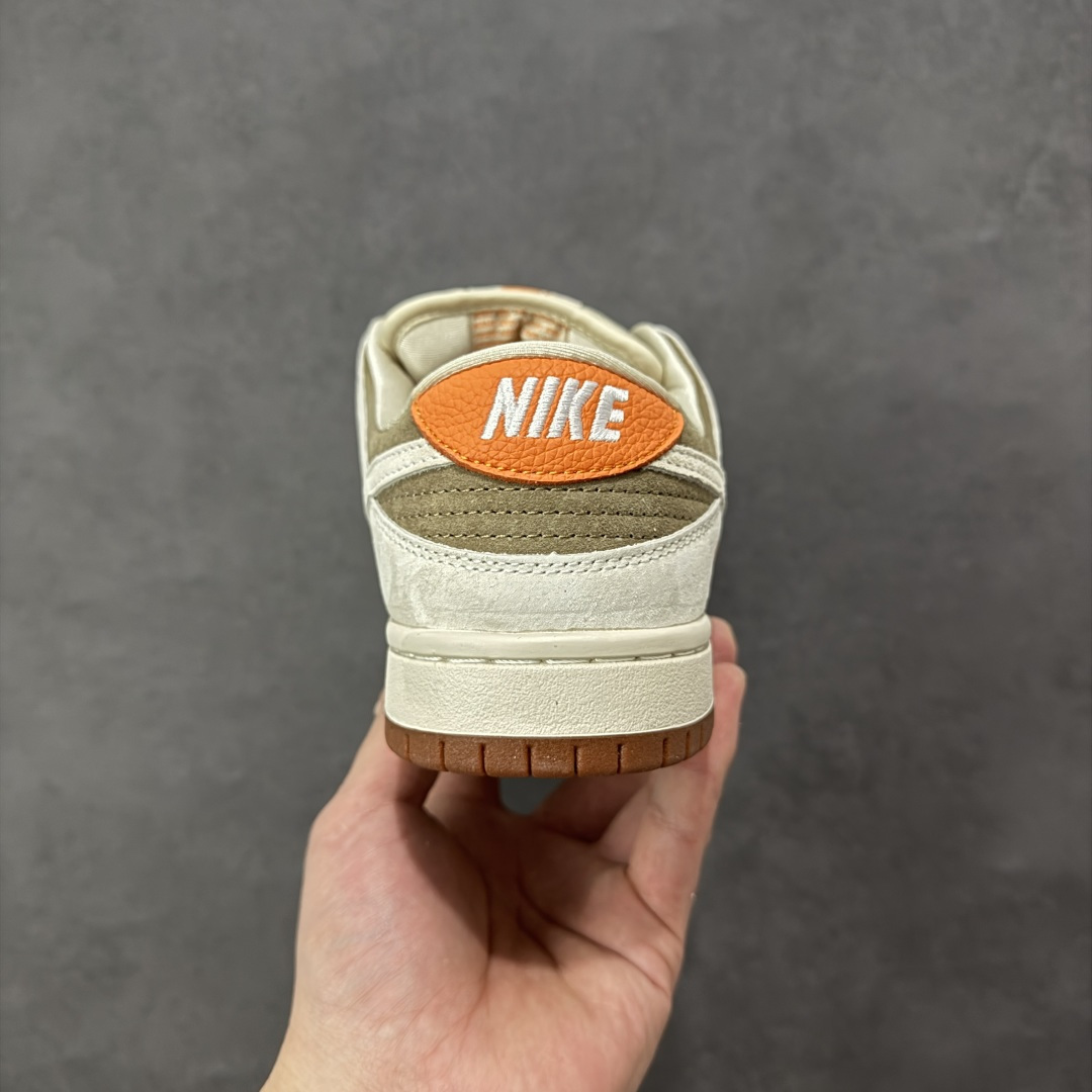 图片[4]-【定制版】Nike SB Dunk Low“马年限定——米灰褐橙” 高端定制 低帮休闲板鞋 定制鞋盒 大厂纯原品质出货 超高清洁度 皮料切割干净无任何毛边 细节完美 货号：AJ6817-001 尺码：36 36.5 37.5 38 38.5 39 40 40.5 41 42 42.5 43 44 44.5 45-选品中心