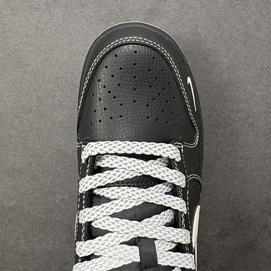 图片[8]-【定制版】SB Dunk Low 街头潮魂炸场！这双Stussy斯图西联名Dunk直接封神！经典SB Dunk Low黑武士鞋型搭配奶白勾子撞色，瞬间解锁高阶街头感，鞋身Stussy手写体标识+金属吊坠拉满细节质感，专属编号敲定稀缺属性。头层牛皮材质兼顾脚感与耐穿度，小众定制款彻底告别撞款，不管是滑板出街还是潮圈收藏，都是硬核玩家的必入款！ 货号：MN1688-111 尺码：36 36.5 37.5 38 38.5 39 40 40.5 41 42 42.5 43 44 44.5 45-选品中心