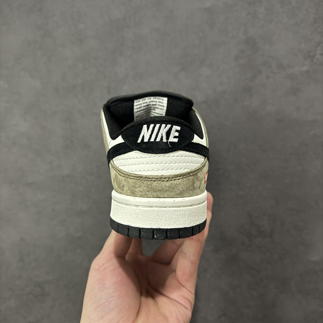 图片[4]-【定制版】Nike SB Dunk Low 马年限定 白黑褐 高端定制 低帮休闲板鞋 #定制鞋盒 大厂纯原品质出货 超高清洁度 皮料切割干净无任何毛边 细节完美 货号：AJ6817-002 尺码：36 36.5 37.5 38 38.5 39 40 40.5 41 42 42.5 43 44 44.5 45-选品中心