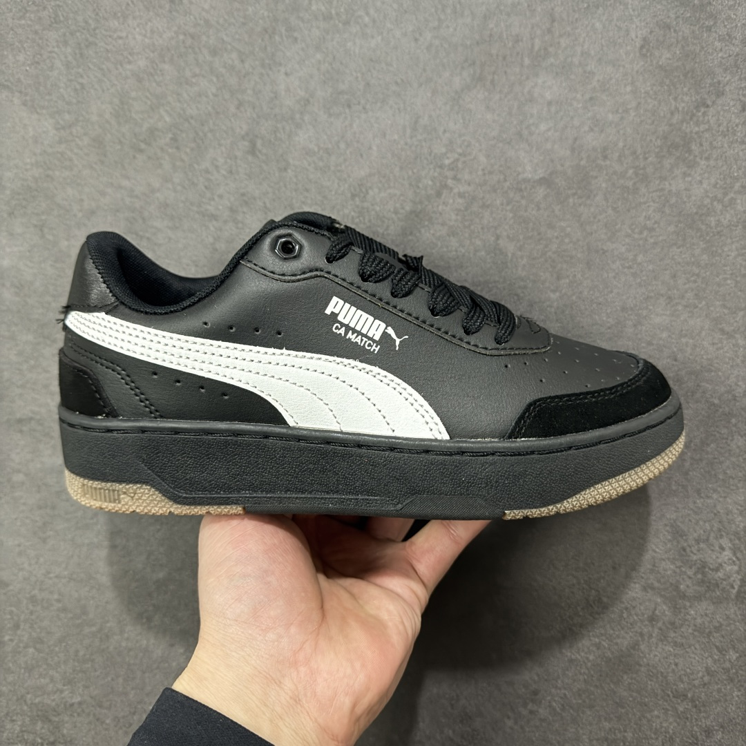 【公司级】PUMA彪马 CA Match Court 休闲经典简约复古 低帮板鞋 设计灵感源自90及00一代的滑板运动文化 简约又不失设计巧思的帅气风格让它轻松驾驭日常休闲或滑板场合 运动兼具匠心 细节彰显品质 衬垫边缘以提供支撑和灵活性 强化鞋头以承受持续的磨损 耐磨性强 稳定性高 抓地更牢 不易打滑 货号：308621-08 尺码：36 37 38 39 40 41 42 43 44 45-选品中心