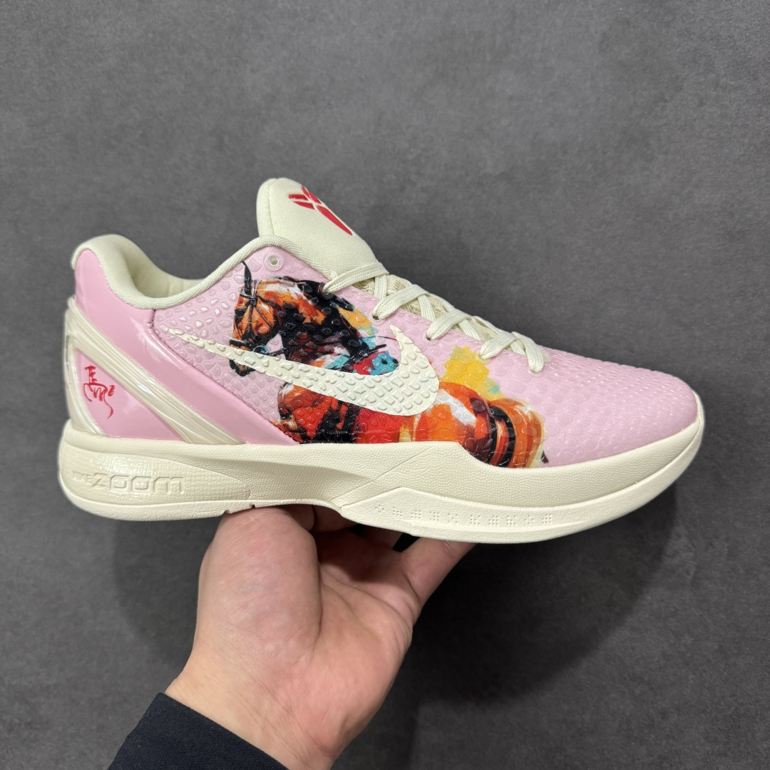 【定制版】Nike Zoom Kobe VI 马年限定 CNY新年款 耐克 科比6代系列 低帮复刻实战运动低帮文化篮球鞋 纯原版本 鞋头和鞋舌采用透气运动网布制成 采用更为挺拔的鞋口设计 为脚踝带来更佳的包裹与支撑感 侧面独特波纹纹理细节 打破了单调 赋予鞋子灵动与活力的视觉体验 货号： CW2190-018 尺码：38-46带半码-选品中心