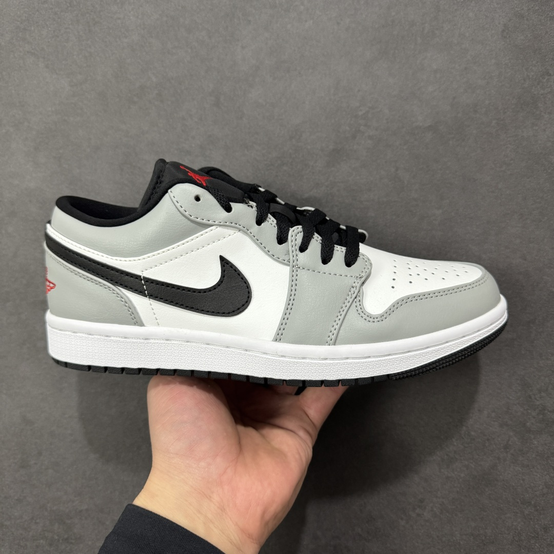 【绿X版本】aj1低帮系列!全码出货! 全网最权威性的版本!内置气垫,无论材料 版型 细节 绝对是市场目前最顶级的货!实物见真章,懂货的兄弟可以认真研究! 尺码:36-45 货号:553558-030 编码:GQB260270-选品中心