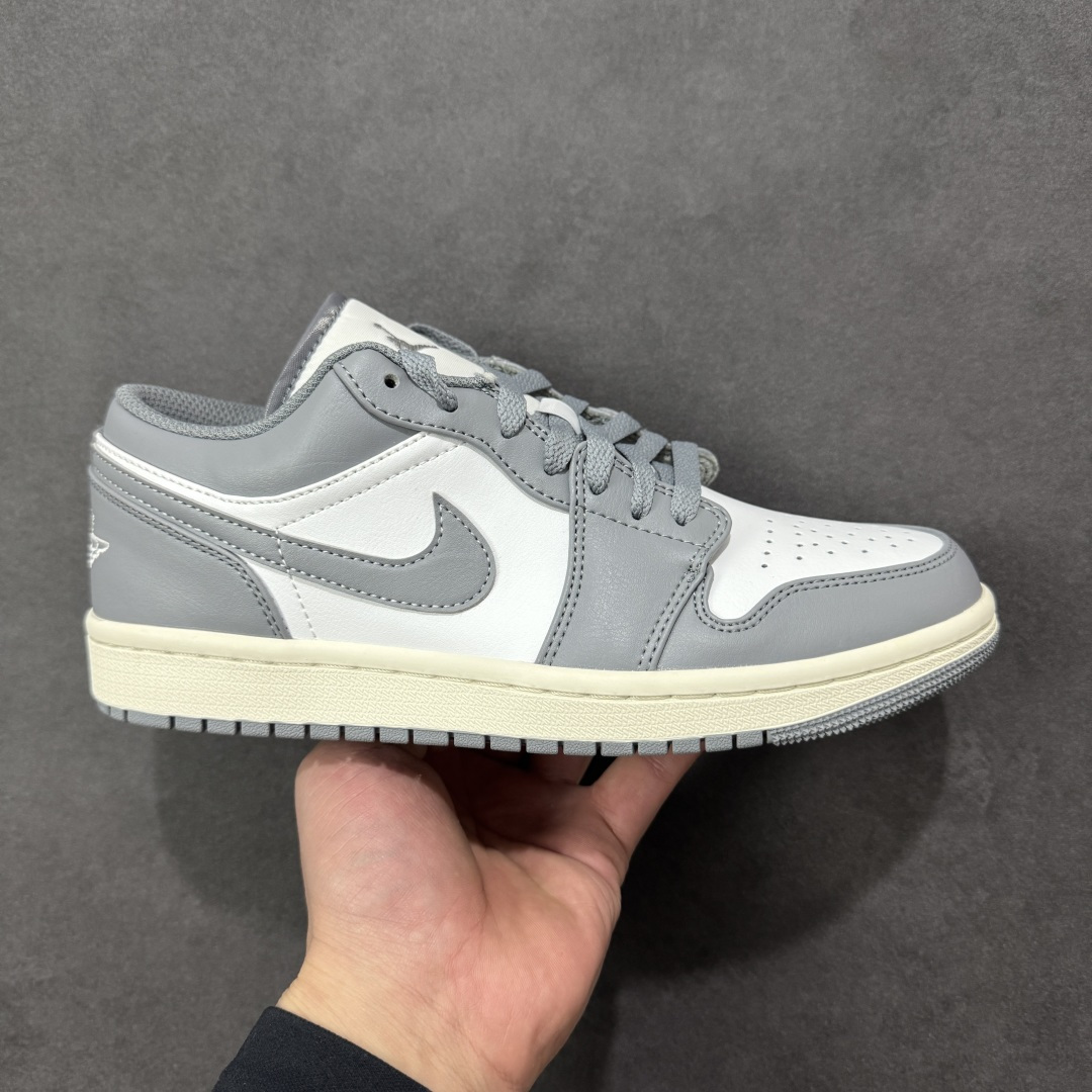 【绿X版本】aj1低帮系列!全码出货! 全网最权威性的版本!内置气垫,无论材料 版型 细节 绝对是市场目前最顶级的货!实物见真章,懂货的兄弟可以认真研究! 尺码:36-45 货号:553558-053 编码:GQB260270-选品中心