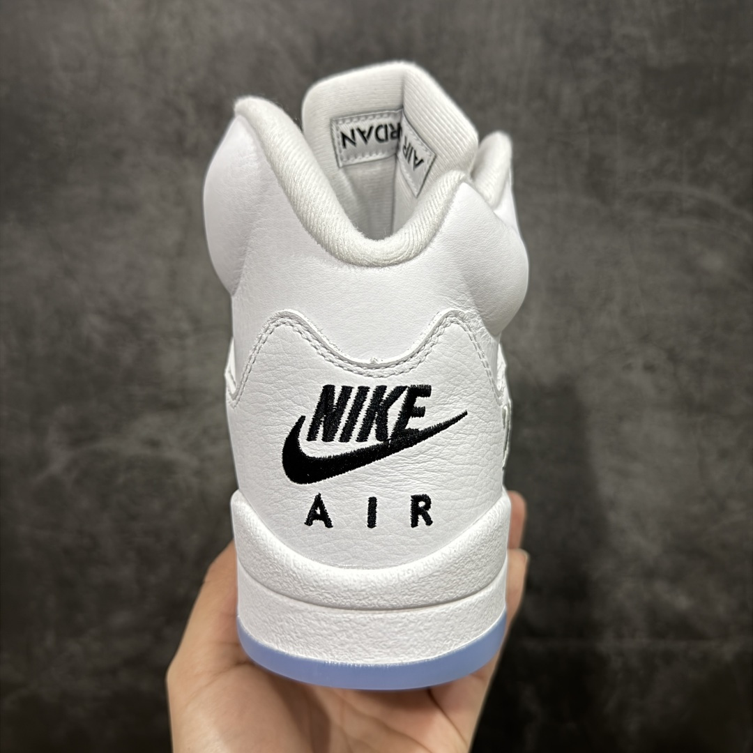 图片[4]-【PK纯原】Air Jordan 5 Retro \”White Metallic\” AJ5 乔5白银 HQ7978-103 国内一线大厂出品 匠心打造 原厂皮料原厂数据 全新纸板 模具打造 外贸 平台高端零售专供品质 品质毋庸置疑 一眼正品既视感 细节均已解码 尺码：40 40.5 41 42 42.5 43 44 44.5 45 46 47.5-选品中心