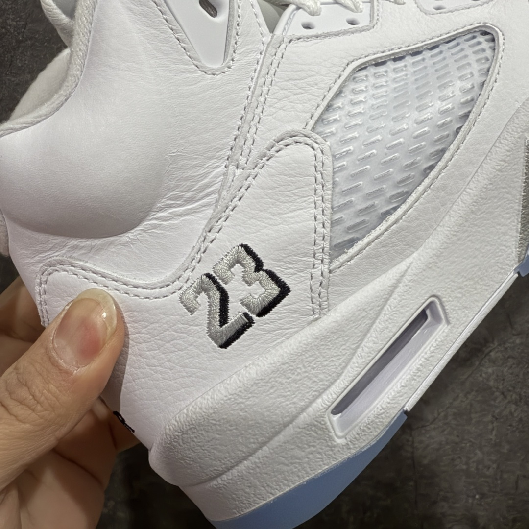 图片[3]-【PK纯原】Air Jordan 5 Retro \”White Metallic\” AJ5 乔5白银 HQ7978-103 国内一线大厂出品 匠心打造 原厂皮料原厂数据 全新纸板 模具打造 外贸 平台高端零售专供品质 品质毋庸置疑 一眼正品既视感 细节均已解码 尺码：40 40.5 41 42 42.5 43 44 44.5 45 46 47.5-选品中心