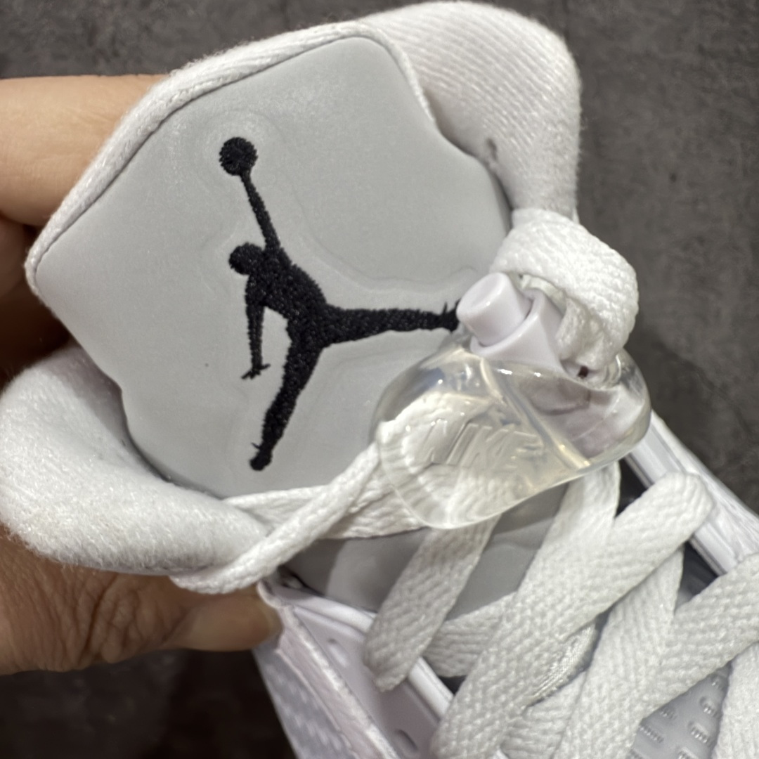 图片[6]-【PK纯原】Air Jordan 5 Retro \”White Metallic\” AJ5 乔5白银 HQ7978-103 国内一线大厂出品 匠心打造 原厂皮料原厂数据 全新纸板 模具打造 外贸 平台高端零售专供品质 品质毋庸置疑 一眼正品既视感 细节均已解码 尺码：40 40.5 41 42 42.5 43 44 44.5 45 46 47.5-选品中心