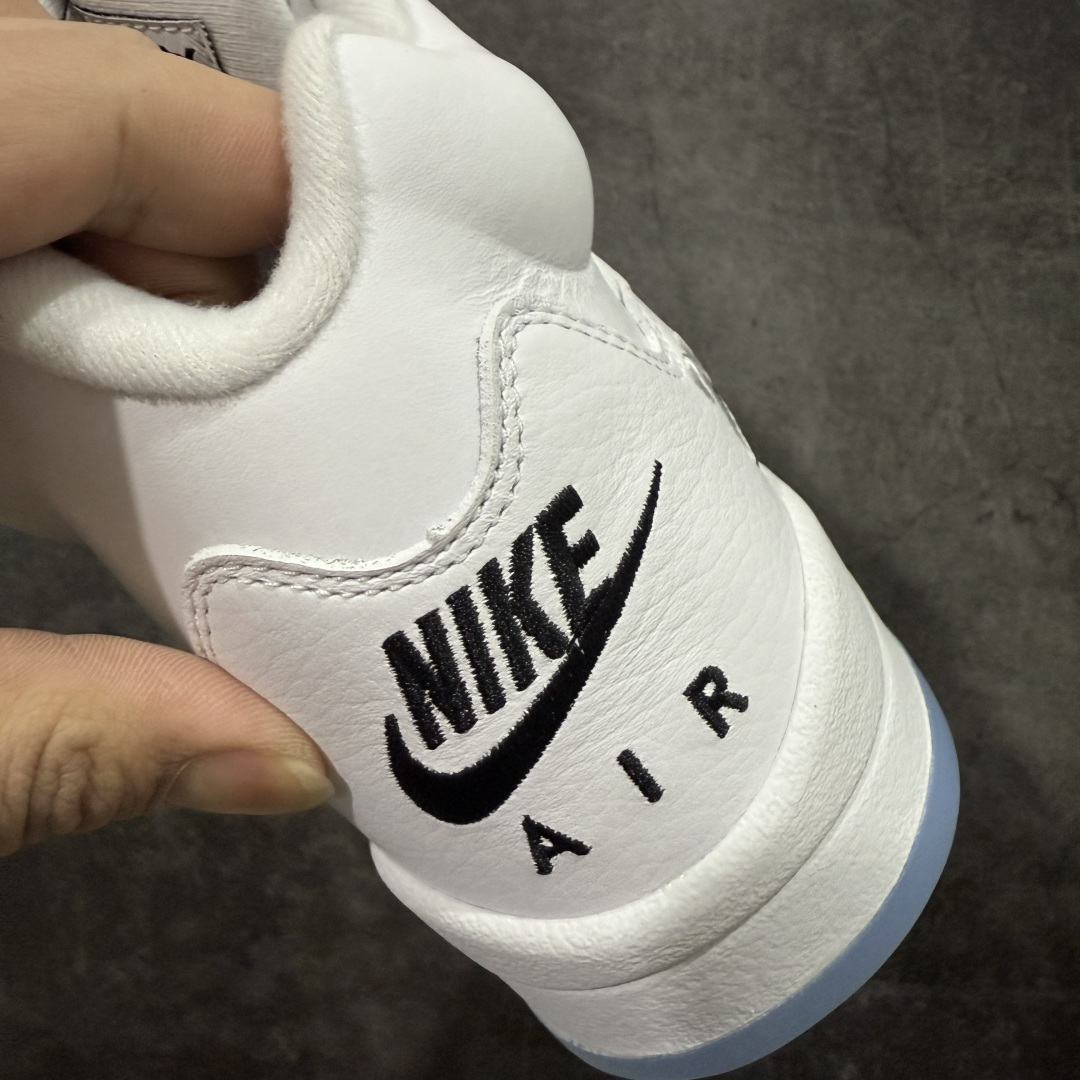 图片[2]-【PK纯原】Air Jordan 5 Retro \”White Metallic\” AJ5 乔5白银 HQ7978-103 国内一线大厂出品 匠心打造 原厂皮料原厂数据 全新纸板 模具打造 外贸 平台高端零售专供品质 品质毋庸置疑 一眼正品既视感 细节均已解码 尺码：40 40.5 41 42 42.5 43 44 44.5 45 46 47.5-选品中心