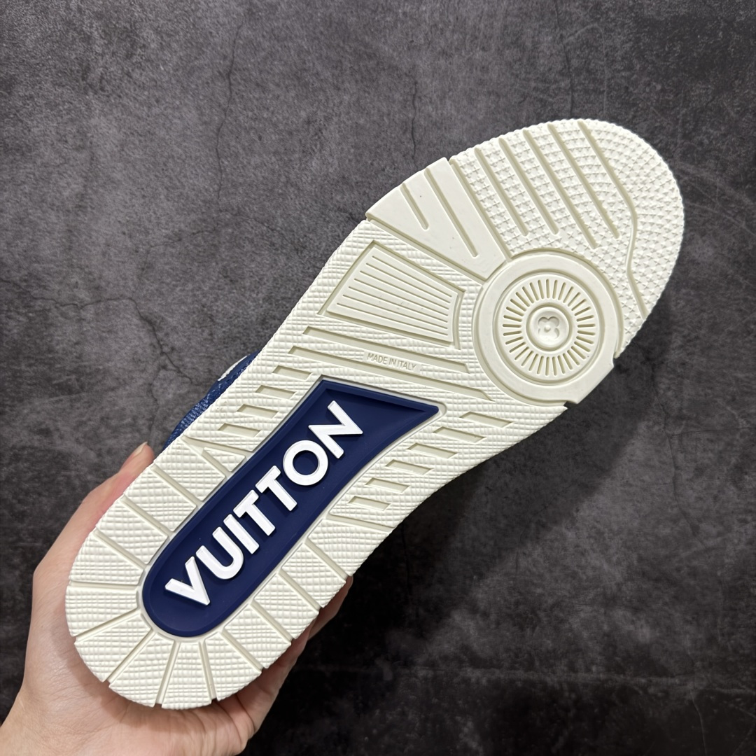 图片[9]-【YS纯原】广奢高端货 LOUIS VUITTON 路易威登 LV Trainer系列 ✦ 原楦原纸版开模，鞋型立体饱满 ✦ 零毛边、零溢胶、零线头瑕疵 ✦ 细节与原版一致 区分市面通货 ✦ 多层叠片＋电脑针车，针距密度一致 ✦ Monogram浮雕＋3D高频压纹 ✦ 多密度发泡中底：支撑回弹媲美专柜 ✦ 原装橡胶大底：含胶量高、纹路深、双拼接零偏差 ✦ ZP级原装包装：专柜款鞋盒＋防尘袋＋说明书 尺码：35-45-选品中心