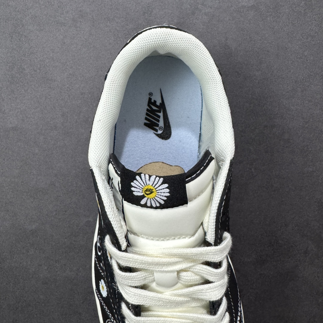 图片[7]-【定制版】高端定制 Travis Scott x Fragment Design x Jordan Air Jordan 1 Low OG SP “Nike联名——黑白小邹菊” 高端定制 倒钩三方联名低帮篮球鞋 #定制鞋盒 大厂纯原品质出货 超高清洁度 皮料切割干净无任何毛边 细节完美 货号：DZ2688-011 尺码：36 36.5 37.5 38 38.5 39 40 40.5 41 42 42.5 43 44 44.5 45 编码：HXSB330340-选品中心