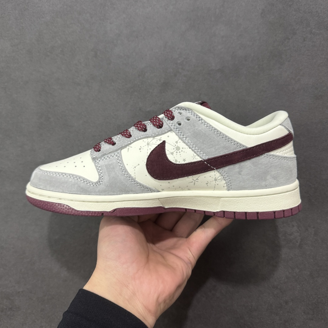 图片[2]-【定制版】Nike SB Dunk Low 古驰联名 灰白拼酒红 高端定制 低帮休闲板鞋 #定制鞋盒 大厂纯原品质出货 超高清洁度 皮料切割干净无任何毛边 细节完美 货号：DN3168-012 尺码：36 36.5 37.5 38 38.5 39 40 40.5 41 42 42.5 43 44 44.5 45-选品中心