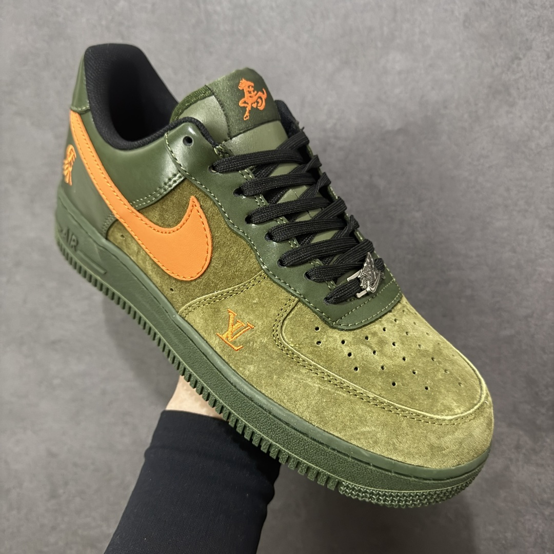 图片[3]-【定制版】NIke Air Force 1 \’07 Low “马年限定–军绿橙星” 空军一号低帮 运动鞋 休闲鞋 头层皮 折边针车 工艺难度大 原楦头原纸板 高端定制鞋盒 原厂鞋底 超高清洁度 细节完美 货号：XY9025-010 尺码：36 36.5 37.5 38 38.5 39 40 40.5 41 42 42.5 43 44 44.5 45 编码：HXSB310320-选品中心