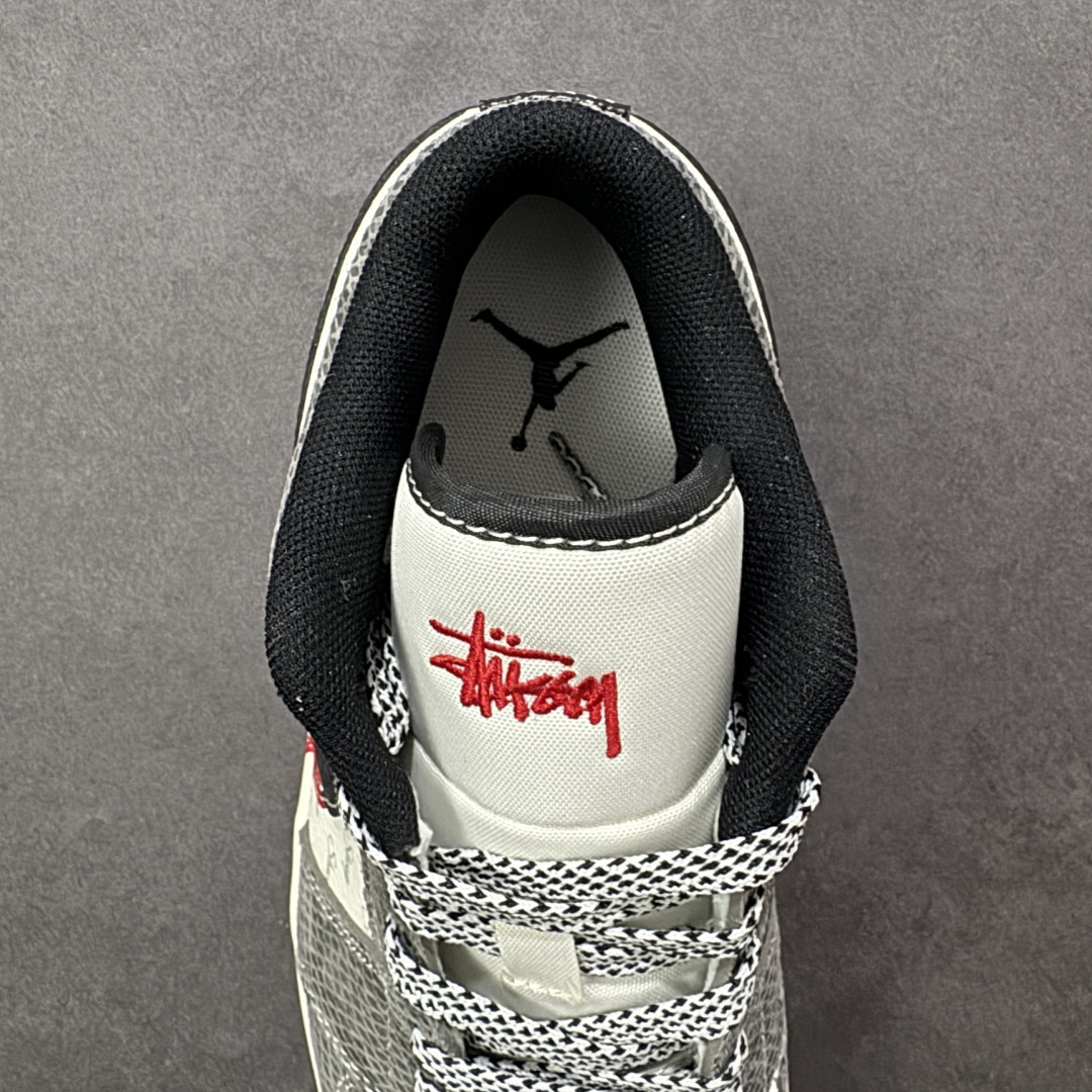 图片[7]-【定制版】马年AJ1限定款直接美到挪不开眼！灰白蛇纹皮质打造的鞋身质感拉满，红金“马到功成”挂饰搭配福字吊坠，把新年祥瑞寓意直接拉满，经典AJ1低帮版型超显腿细，软弹中底踩屎感在线，暴走一整天也不累脚。 货号：FC7688-202 尺码：36 36.5 37.5 38 38.5 39 40 40.5 41 42 42.5 43 44 44.5 45-选品中心