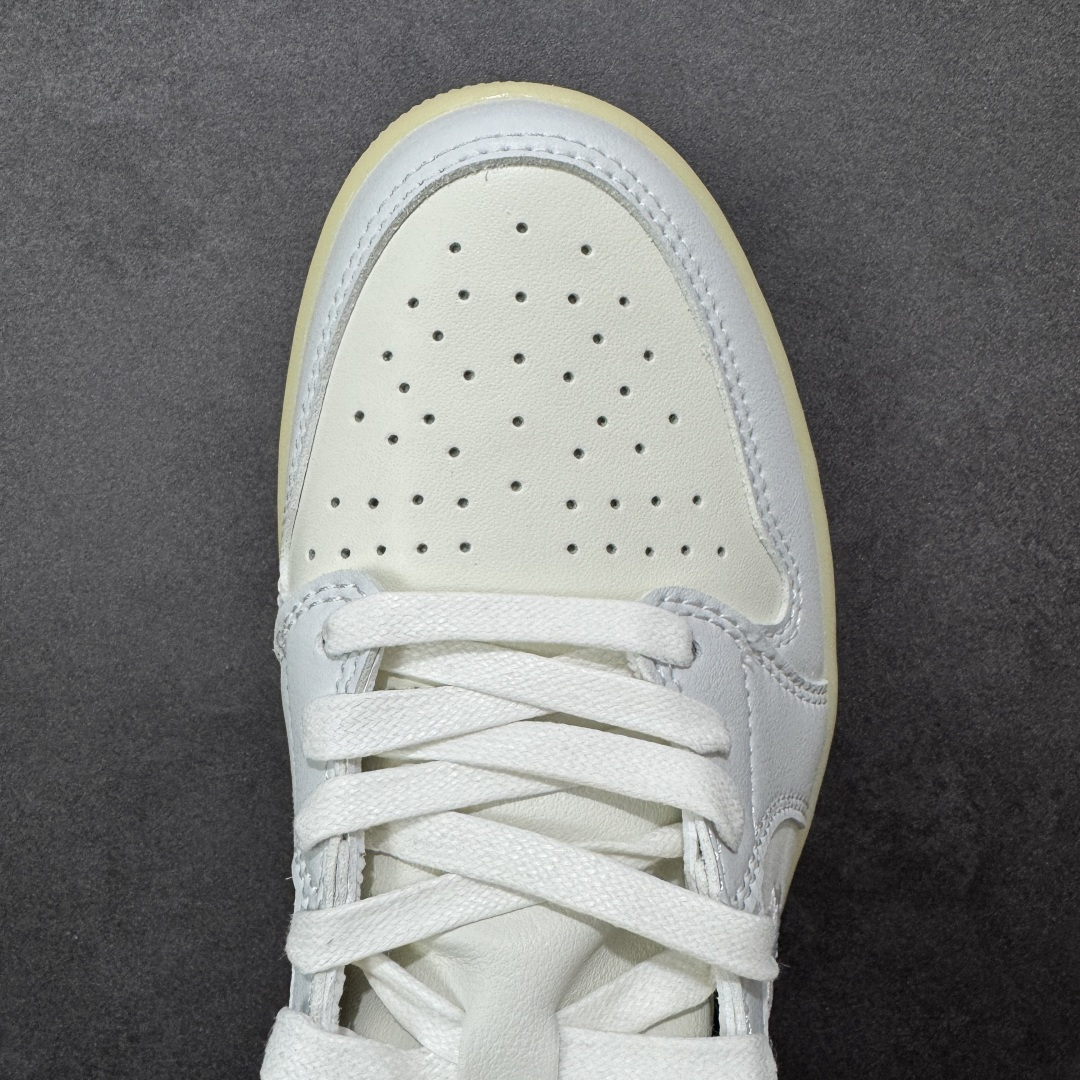 图片[8]-【H11版本】耐克Nike Air Jordan 1 AJ1经典复古经典低帮百搭文化篮球鞋”Floral Swoosh“ AJ1 乔1花朵刺绣 IF4391-100 公司级真标半码制#原档案原数据开发版型#采用荔枝纹头层皮革鞋面材质#原厂立体填充鞋舌海绵#中底注胶孔及缜密中底拉帮工艺#原数据开发模具大底 尺码：35.5 36 36.5 37.5 38 38.5 39 40 40.5 41 42 42.5 43 44 44.5 45 46 47.5 编码：H11B250260-选品中心