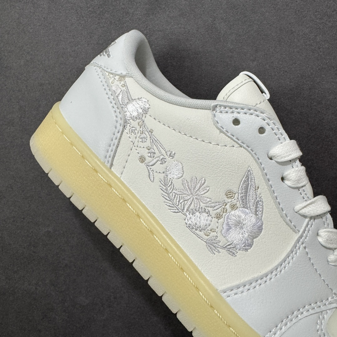 图片[6]-【H11版本】耐克Nike Air Jordan 1 AJ1经典复古经典低帮百搭文化篮球鞋”Floral Swoosh“ AJ1 乔1花朵刺绣 IF4391-100 公司级真标半码制#原档案原数据开发版型#采用荔枝纹头层皮革鞋面材质#原厂立体填充鞋舌海绵#中底注胶孔及缜密中底拉帮工艺#原数据开发模具大底 尺码：35.5 36 36.5 37.5 38 38.5 39 40 40.5 41 42 42.5 43 44 44.5 45 46 47.5 编码：H11B250260-选品中心