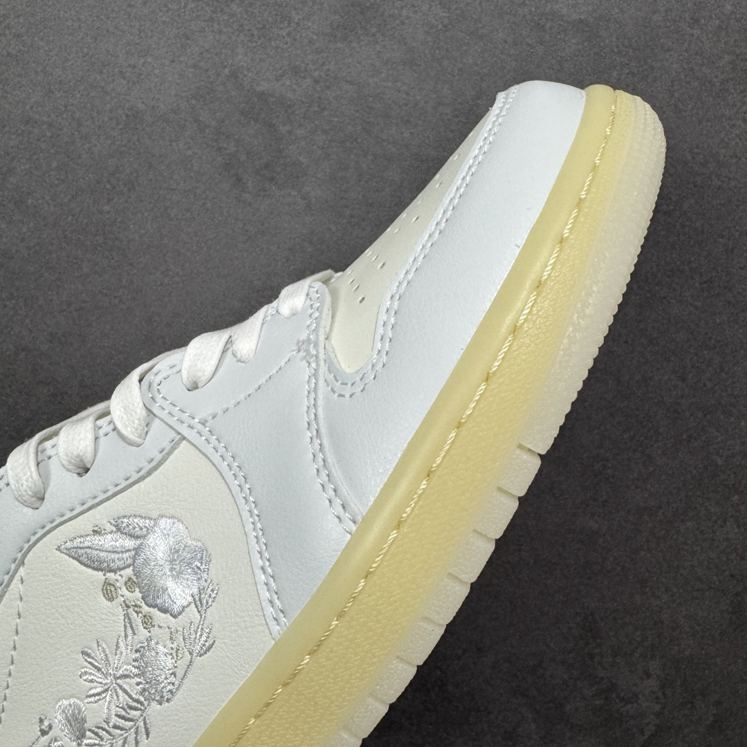图片[5]-【H11版本】耐克Nike Air Jordan 1 AJ1经典复古经典低帮百搭文化篮球鞋”Floral Swoosh“ AJ1 乔1花朵刺绣 IF4391-100 公司级真标半码制#原档案原数据开发版型#采用荔枝纹头层皮革鞋面材质#原厂立体填充鞋舌海绵#中底注胶孔及缜密中底拉帮工艺#原数据开发模具大底 尺码：35.5 36 36.5 37.5 38 38.5 39 40 40.5 41 42 42.5 43 44 44.5 45 46 47.5 编码：H11B250260-选品中心