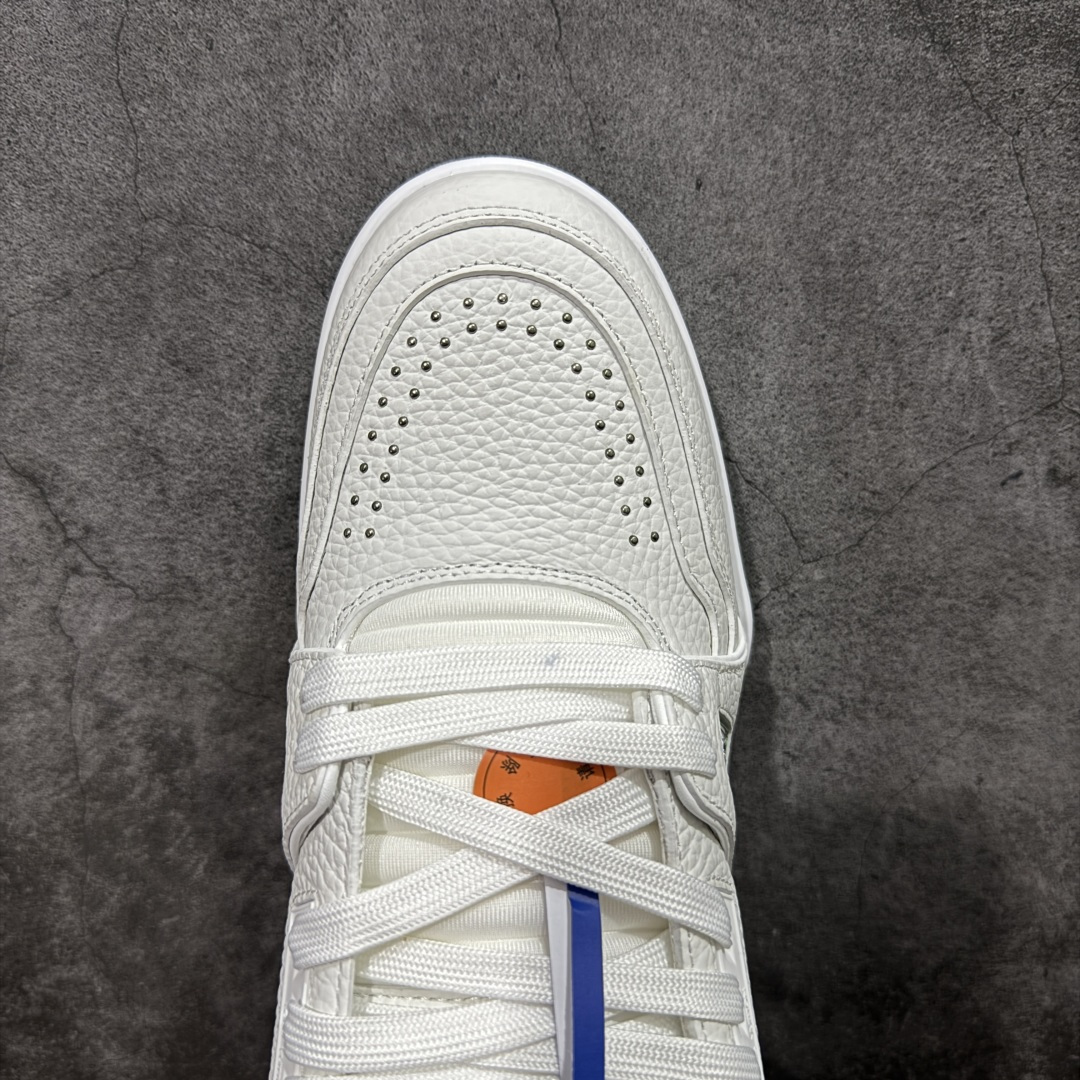 图片[5]-【YS纯原】广奢高端货 LOUIS VUITTON 路易威登 LV Trainer系列 ✦ 原楦原纸版开模，鞋型立体饱满 ✦ 零毛边、零溢胶、零线头瑕疵 ✦ 细节与原版一致 区分市面通货 ✦ 多层叠片＋电脑针车，针距密度一致 ✦ Monogram浮雕＋3D高频压纹 ✦ 多密度发泡中底：支撑回弹媲美专柜 ✦ 原装橡胶大底：含胶量高、纹路深、双拼接零偏差 ✦ ZP级原装包装：专柜款鞋盒＋防尘袋＋说明书 尺码：35-45-选品中心