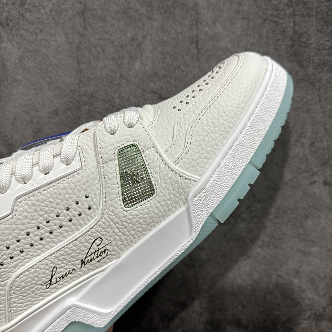 图片[6]-【YS纯原】广奢高端货 LOUIS VUITTON 路易威登 LV Trainer系列 ✦ 原楦原纸版开模，鞋型立体饱满 ✦ 零毛边、零溢胶、零线头瑕疵 ✦ 细节与原版一致 区分市面通货 ✦ 多层叠片＋电脑针车，针距密度一致 ✦ Monogram浮雕＋3D高频压纹 ✦ 多密度发泡中底：支撑回弹媲美专柜 ✦ 原装橡胶大底：含胶量高、纹路深、双拼接零偏差 ✦ ZP级原装包装：专柜款鞋盒＋防尘袋＋说明书 尺码：35-45-选品中心