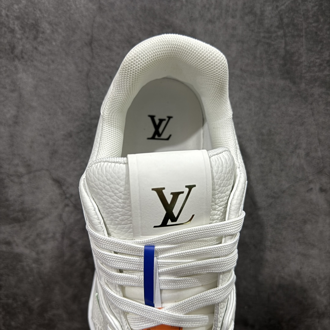 图片[8]-【YS纯原】广奢高端货 LOUIS VUITTON 路易威登 LV Trainer系列 ✦ 原楦原纸版开模，鞋型立体饱满 ✦ 零毛边、零溢胶、零线头瑕疵 ✦ 细节与原版一致 区分市面通货 ✦ 多层叠片＋电脑针车，针距密度一致 ✦ Monogram浮雕＋3D高频压纹 ✦ 多密度发泡中底：支撑回弹媲美专柜 ✦ 原装橡胶大底：含胶量高、纹路深、双拼接零偏差 ✦ ZP级原装包装：专柜款鞋盒＋防尘袋＋说明书 尺码：35-45-选品中心