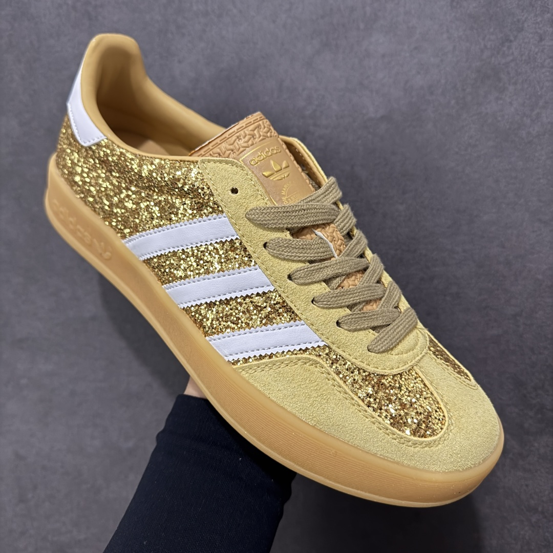 图片[3]-【公司级】Adidas originals Gazelle Indoor GL复古单品 自1960年代发售以来，“GAZELLE”系列凭借其古典复古魅力，一直备受喜爱。如今，该系列以最新潮流的“运动&少女”穿搭造型亮相，展示了其作为时尚单品的独特魅力。其设计注重脚的舒适度和时尚感，吸引了众多消费者的目光 货号：JR1266 尺码：35.5 36 36.5 37 38 38.5 39 40 40.5 41 42 42.5 43 44 45-选品中心