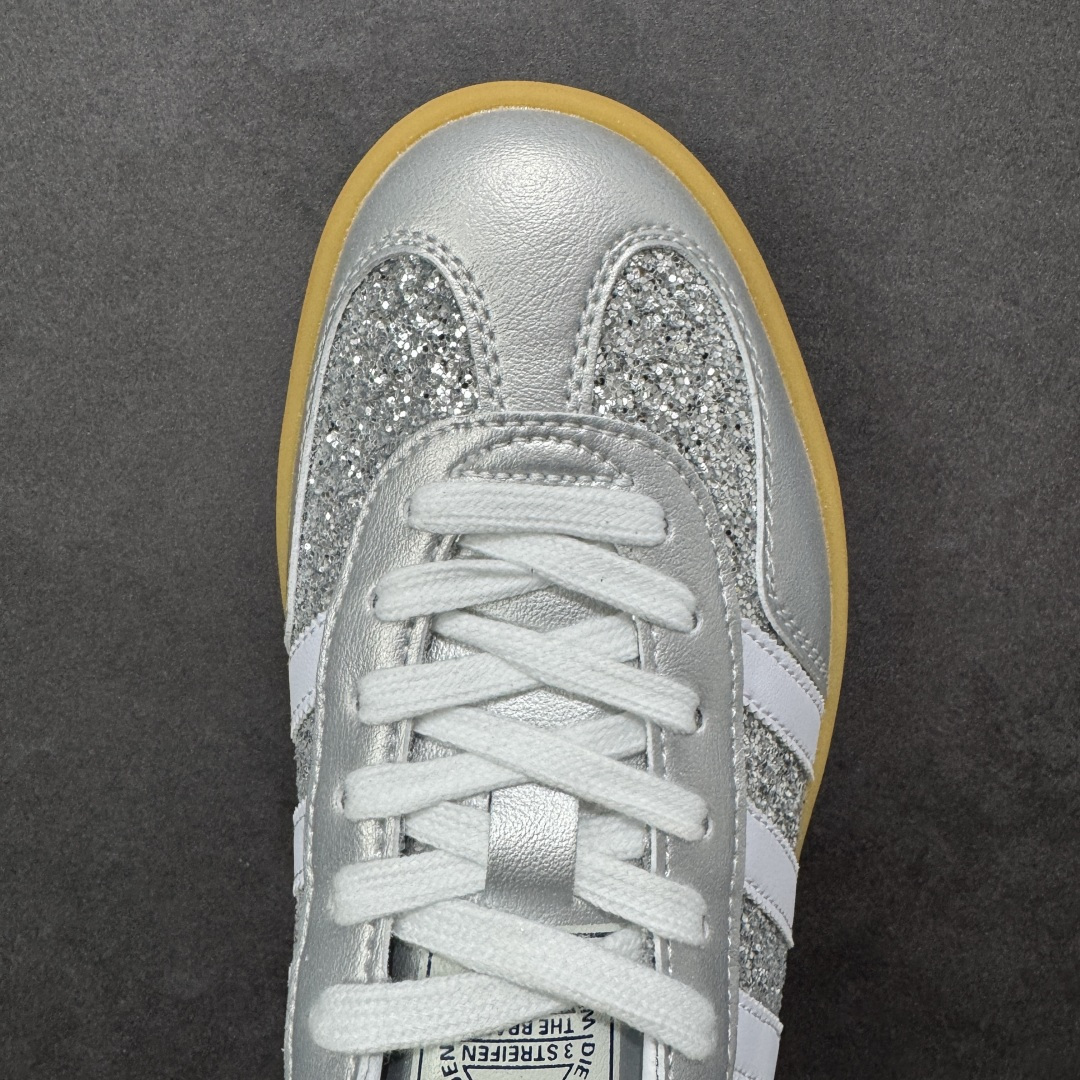 图片[8]-【公司级】Adidas originals Gazelle Indoor GL复古单品 自1960年代发售以来，“GAZELLE”系列凭借其古典复古魅力，一直备受喜爱。如今，该系列以最新潮流的“运动&少女”穿搭造型亮相，展示了其作为时尚单品的独特魅力。其设计注重脚的舒适度和时尚感，吸引了众多消费者的目光 货号：JR1288 尺码：35.5 36 36.5 37 38 38.5 39 40 40.5 41 42 42.5 43 44 45-选品中心