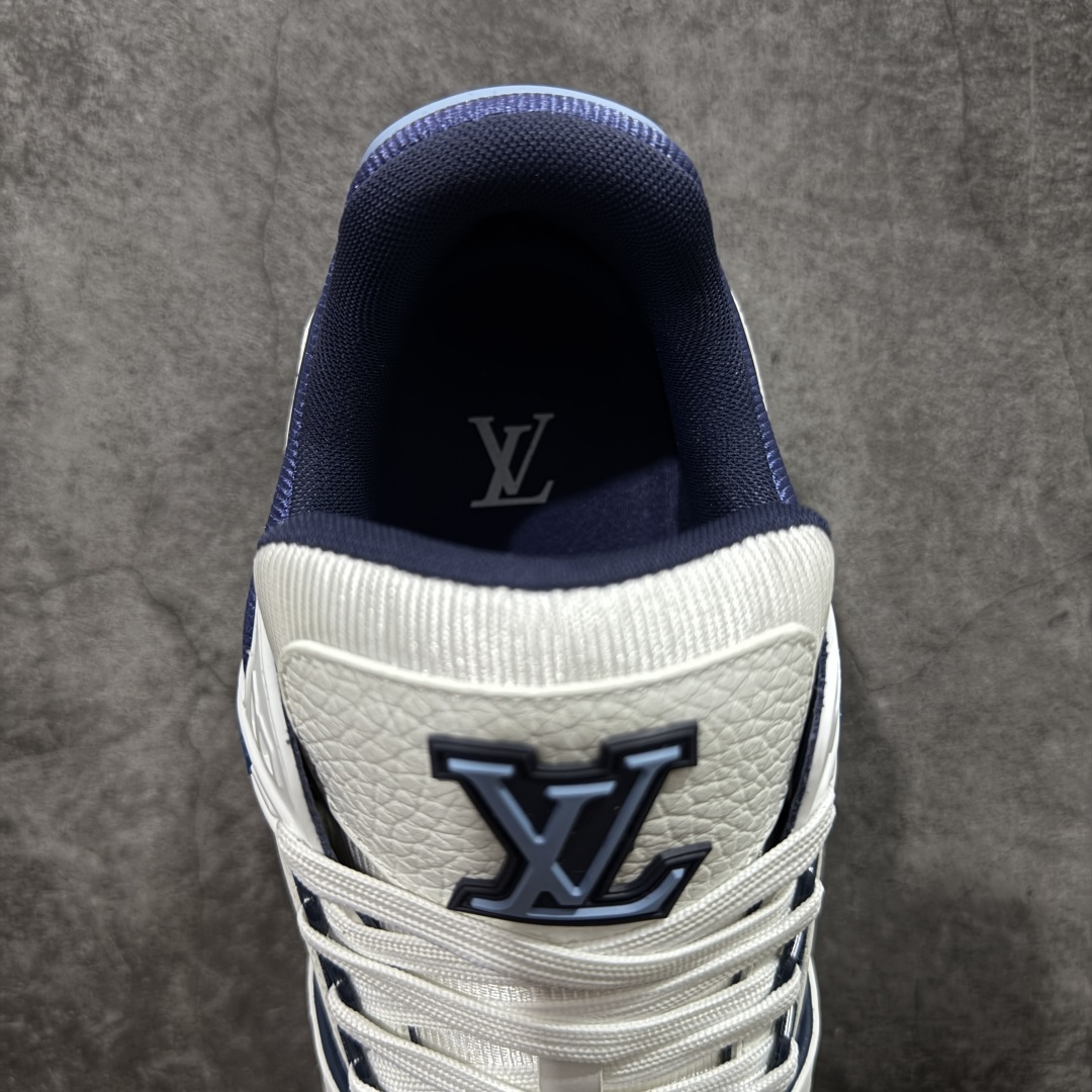 图片[8]-【天花板/Goat版】 市场最强版 没有之一的存在💪🏻 Louis Vuitton LV Trainer 系列全新版上架 手里有正品的可以对比下🆚懂货的看细节‼️ 此版品质是市场从未达到的新高度！ 整体版型 皮料 牛仔布的色差 压花纹路清晰度 后跟版型等等 都可以自行对比[机智]吊打市场所有货，怒甩十条街的那种，直接来正品对比图🆚，欢迎拿市场各大工厂的货来对比！ 尺码：35-45码-选品中心