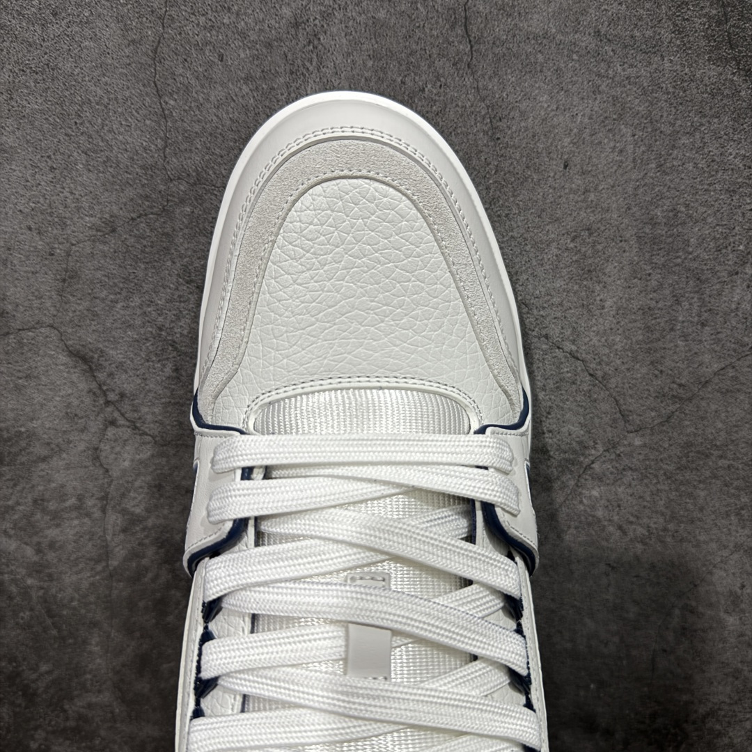 图片[5]-【天花板/Goat版】 市场最强版 没有之一的存在💪🏻 Louis Vuitton LV Trainer 系列全新版上架 手里有正品的可以对比下🆚懂货的看细节‼️ 此版品质是市场从未达到的新高度！ 整体版型 皮料 牛仔布的色差 压花纹路清晰度 后跟版型等等 都可以自行对比[机智]吊打市场所有货，怒甩十条街的那种，直接来正品对比图🆚，欢迎拿市场各大工厂的货来对比！ 尺码：35-45码-选品中心