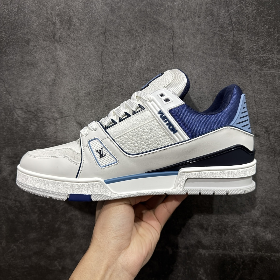 图片[2]-【天花板/Goat版】 市场最强版 没有之一的存在💪🏻 Louis Vuitton LV Trainer 系列全新版上架 手里有正品的可以对比下🆚懂货的看细节‼️ 此版品质是市场从未达到的新高度！ 整体版型 皮料 牛仔布的色差 压花纹路清晰度 后跟版型等等 都可以自行对比[机智]吊打市场所有货，怒甩十条街的那种，直接来正品对比图🆚，欢迎拿市场各大工厂的货来对比！ 尺码：35-45码-选品中心